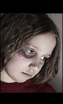 Yhä useampi tuomitsee lapsen kurittamisen, mutta kuritusväkivaltaa käytetään silti yleisesti